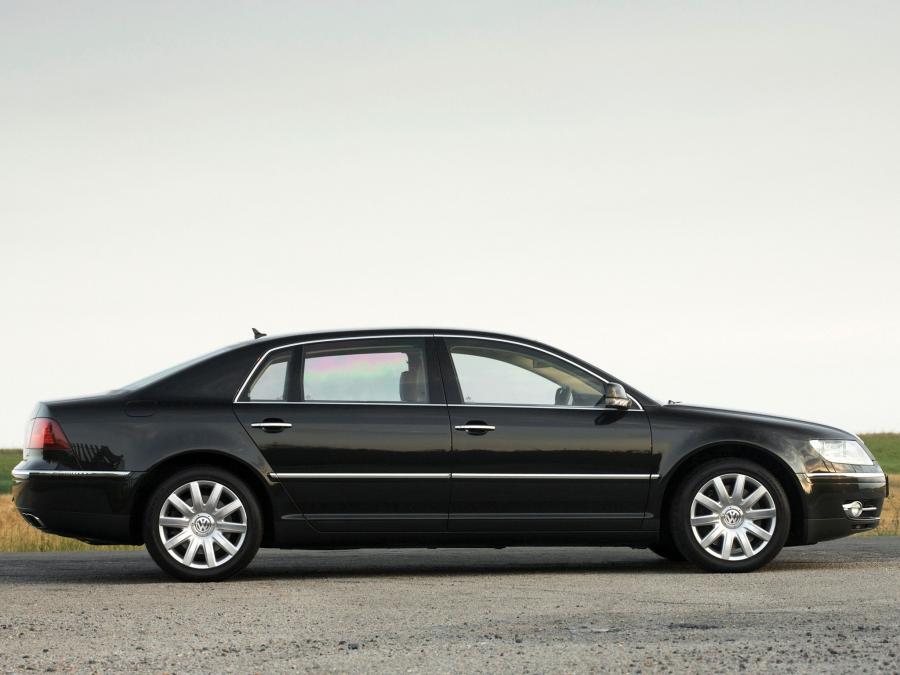  Volkswagen Phaeton W12 2007 года  (UK) (фото 9 из 16)